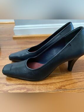 Aerosol envy Black Leather Mid-Heel Pumps